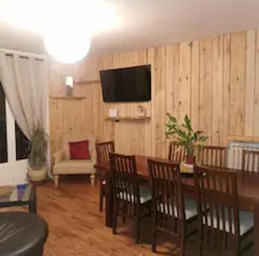Cozy Mountain View 3-bedroom Pyrenees Apartment