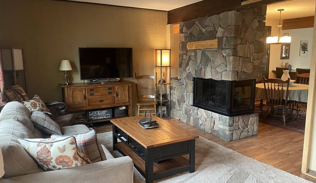 Cozy Mountain View at Greek Peak!