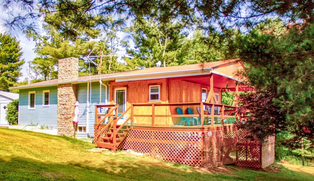Cozy mountain view cottage off Blue Ridge parkway