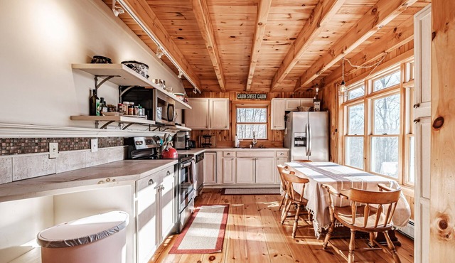 Cozy mountainside Sunday River Cabin Retreat