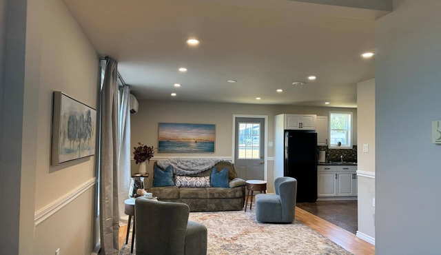 Cozy Mountainview Bungalow. French Fishing Village. Whale Watching tours.