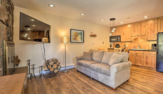 Cozy Mtn Hideaway, 4 Mi to Winter Park Resort!
