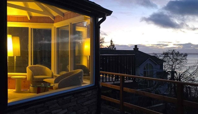 Cozy Mukilteo Water-View Retreat King Bed Balcony