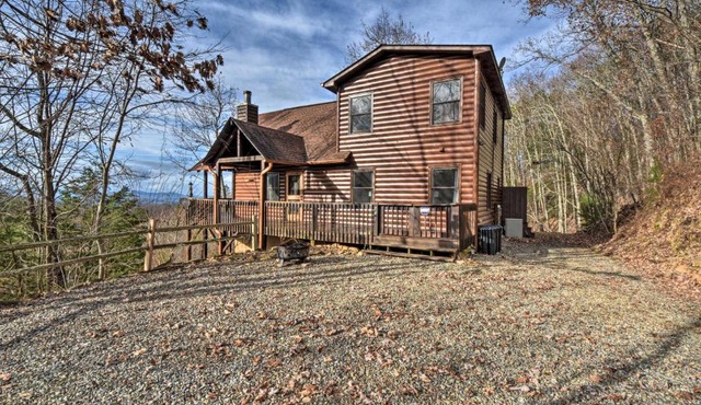 Cozy Murphy Cabin with Mountain Views and Fire Pits!