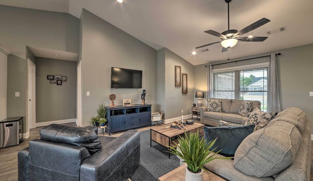 Cozy Murray Retreat Near MSU & Local Eateries