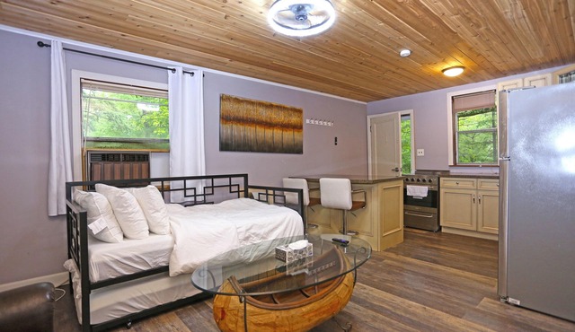 Cozy Muskoka Getaway right on the River!