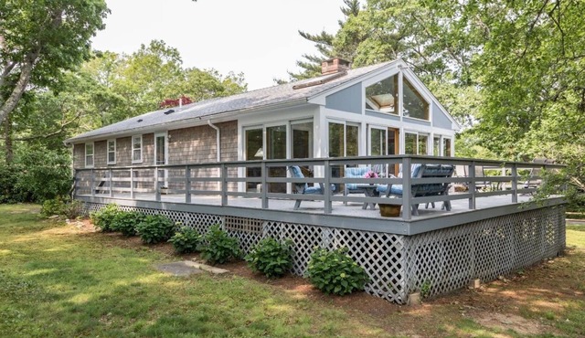 Cozy MVY 3-bedroom vintage cottage in Oak Bluffs near Lagoon