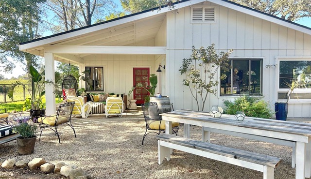 Cozy Mysa Ranch Farm House with magical views