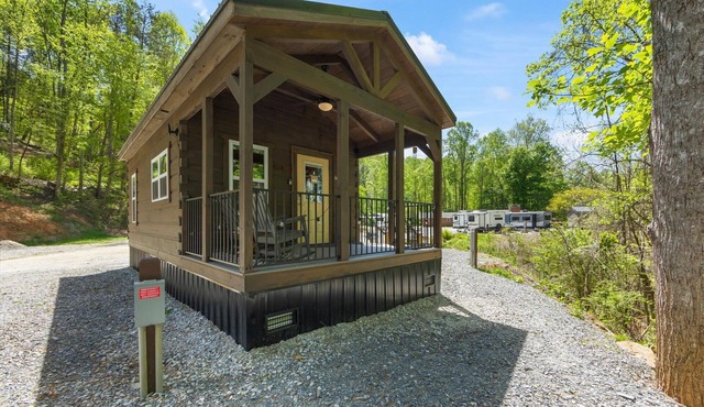 Cozy Nantahala Tiny Home Retreat Near Nantahala and Bryson City