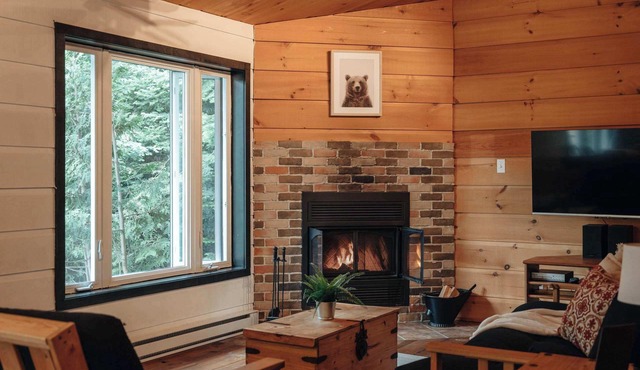 Cozy nature refuge with hot tub