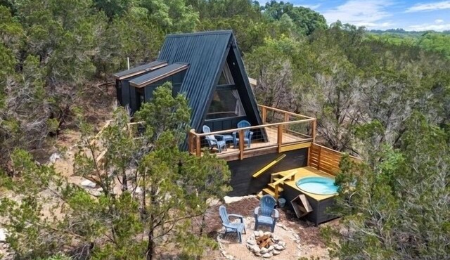 Cozy nature cabin 30 minutes from Waco - pool-hot tub, views, fire pit, grill!