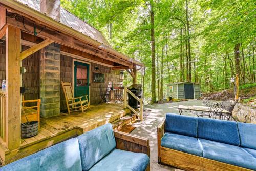Cozy Nature Escape! Roaring Gap Cabin with Patio