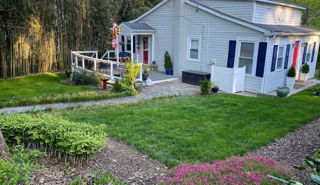 Cozy Nautical Cottage in Annapolis w/Beautiful Outdoor Space