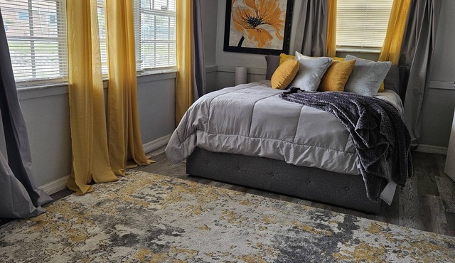 Cozy Near The Beach is < 2 mi from the beach. Six beds. Sleeps 8 comfortably.