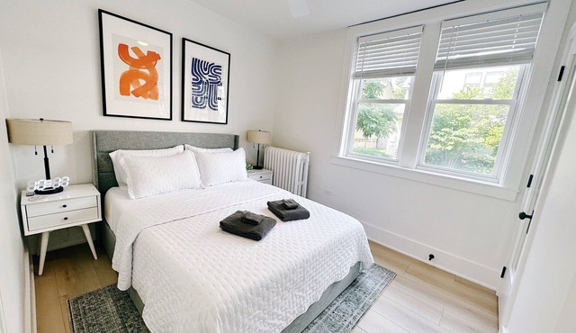 Cozy Neighborhood Escape: Near Northwestern-Chicago-Beaches & More