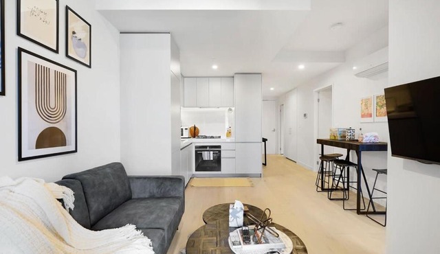 Cozy Nest in Prime Hawthorn w parking & pool