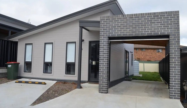 Cozy new 3 bedroom villa in secure complex.