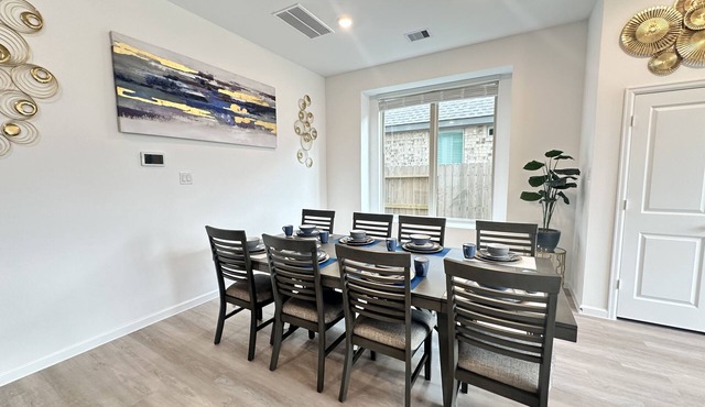 Cozy & New 4Bd/3ba, in quiet neighborhood w/big yard.