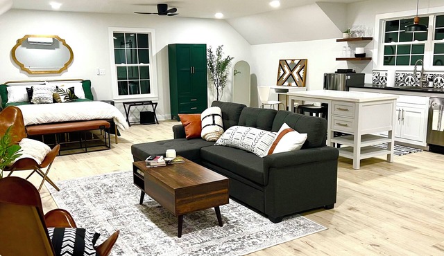 Cozy, new and modern guesthouse. Don’t get a hotel, get a VILLA!