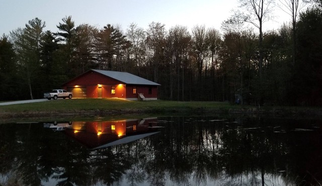 Cozy new built home for 2, country living with city near by