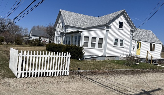 Cozy New England home 30 miles to beautiful Acadia National Park