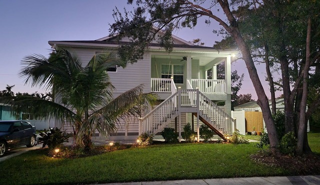 Cozy new home 2 blocks from Manatee River, close to the boardwalk, and downtown