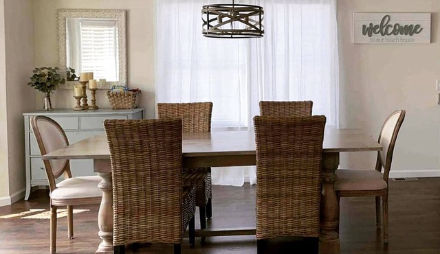 Cozy New Home, Close to Beaches, Restaurants and Bike Trials, Free EV charging