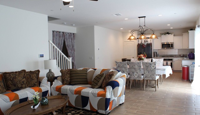 Cozy new house/Ontario Airport*vacation rentals/说中文
