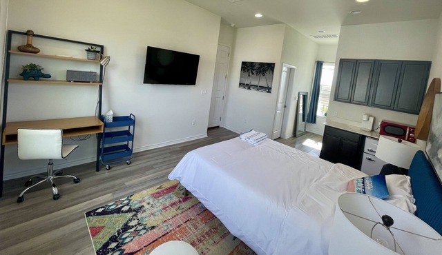 Cozy, new, private guest suite in southeast Austin