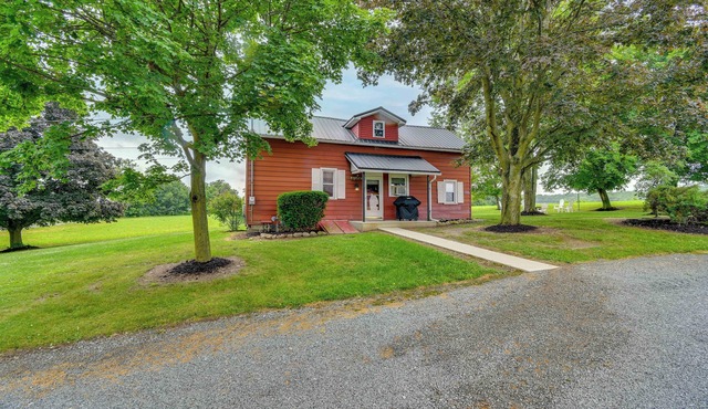 Cozy New York Farmhouse w/Porch, Grill & Fire Pit
