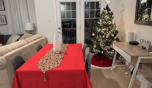 Cozy Newly Built Townhouse. Plenty to do in this 3 bedroom Townhouse. Sleeps 8
