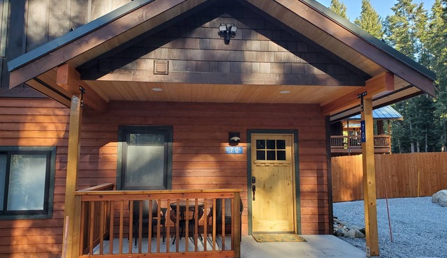 Cozy, newly constructed luxury cabin with deck & forest views, private setting.