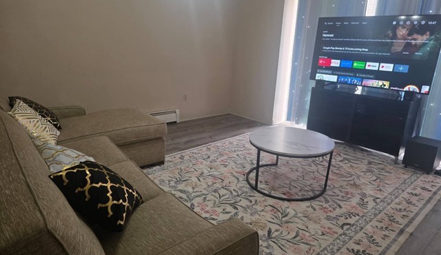Cozy Newly Furnished 2-Bedroom, 2 Bath Unit in Downtown Manchester