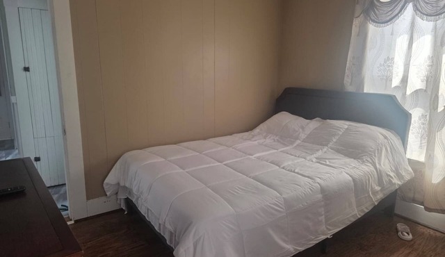 Cozy Newly Furnished 2-Bedroom House in Manchester
