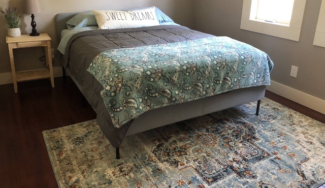 Cozy newly refinished home, yard, central location