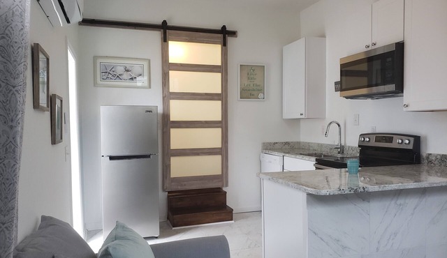 Cozy newly remodeled studio just steps from beach