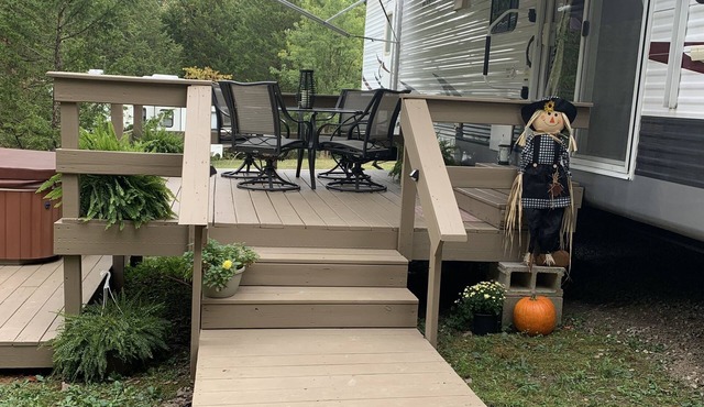 Cozy newly remodeled camper with hot tub and fire pit close to hiking/kayaking