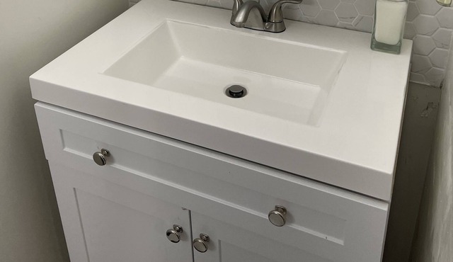 Cozy, Newly Renovated Private Basement. Close to Costco and route US 22.