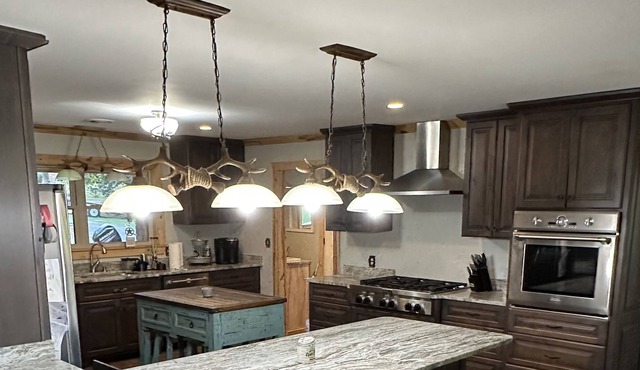 Cozy newly renovated rustic home-8 min from Ole Miss and half mile from Lake