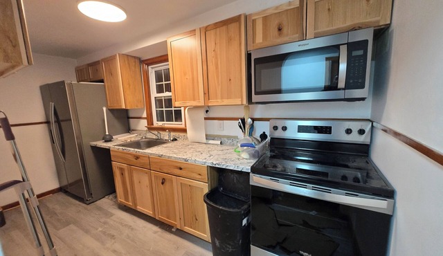 Cozy newly renovated unit in a delightful hilltop with AC near Hospital