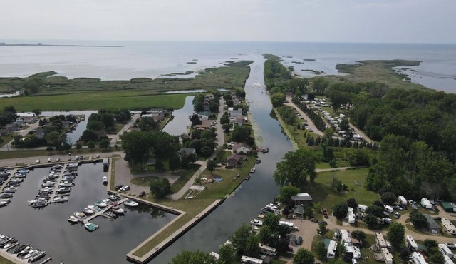 Cozy newly renovated home minutes from Sebewaing Harbor Marina to access bay.