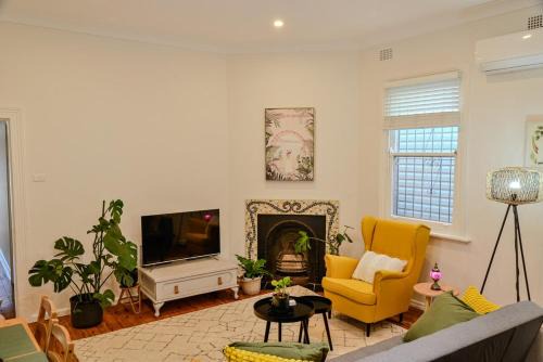 Cozy Newtown Terrace
