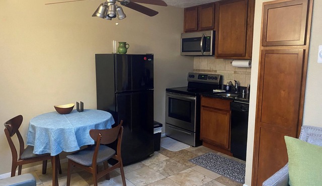 Cozy Nob Hill Condo close to UNM