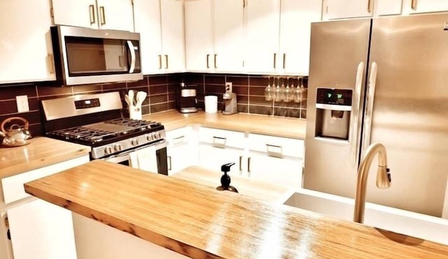 Cozy North Austin Bungalow near The Domain, Pet-friendly!