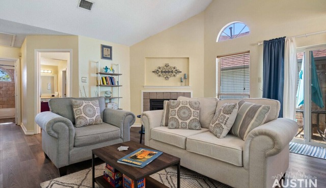 Cozy North Austin Home | Pet-Friendly | Grill | Close to Shopping & Trails