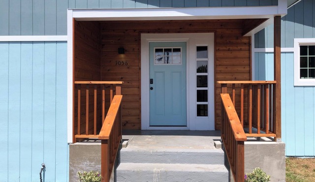 Cozy North Coast Nest. Convenient location and dog friendly!