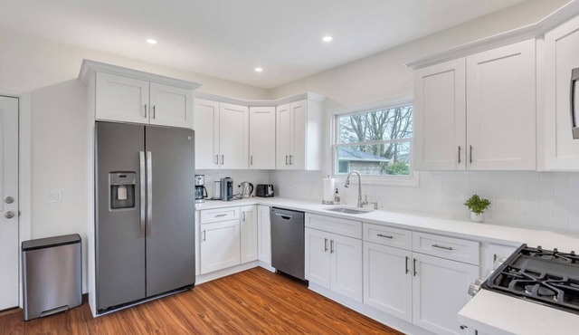 Cozy North Fork Home Among the Best Wineries in the Northeast, Minutes to.