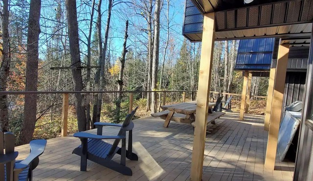 Cozy North Loft on Lake Cecebe. Tranquility above Muskoka at Rockwynn Cottages