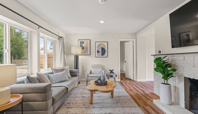 Cozy North Seattle Rambler with Spacious Yard