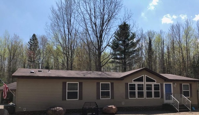 Cozy Northwoods Retreat! Great for relaxing and trail riding!